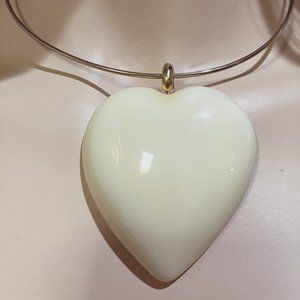 Retro Heart Pendant on Wire Choker.
